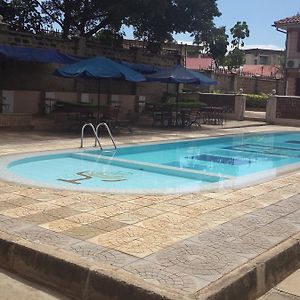 Le Savanna Country Lodge And Hotel